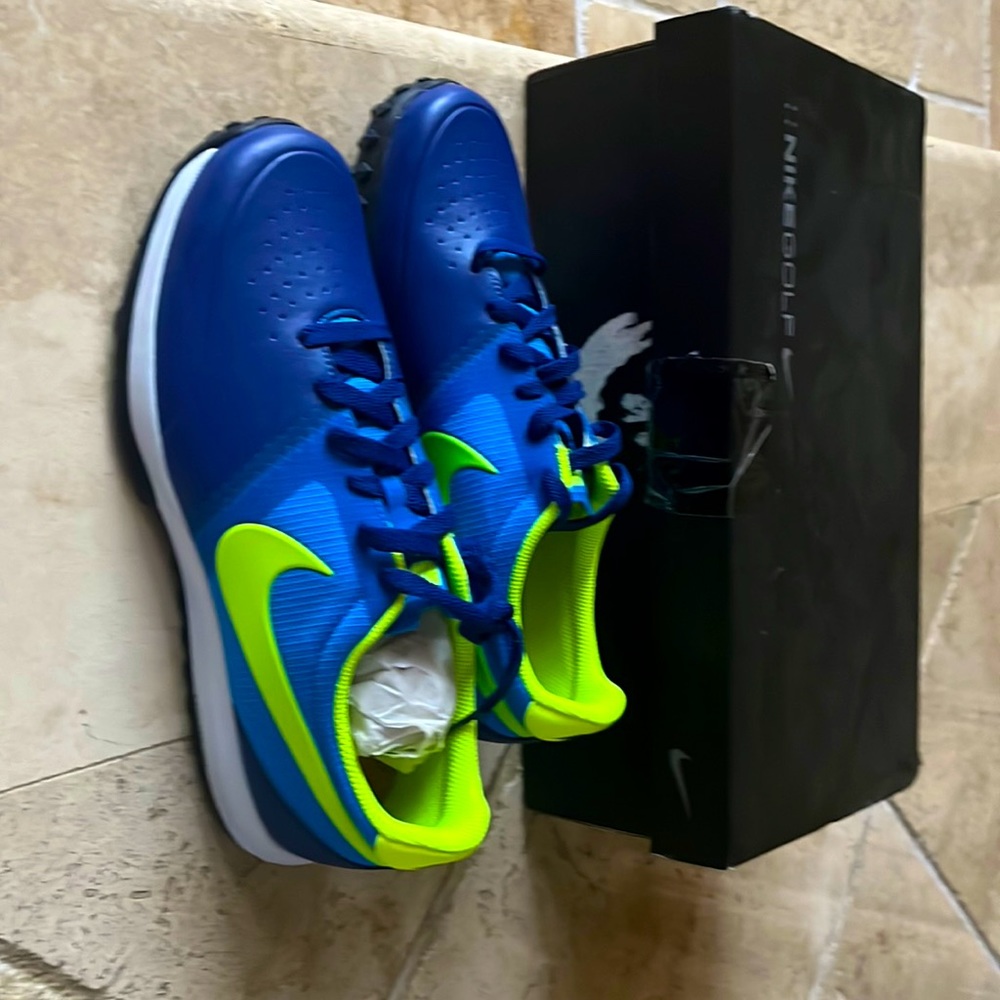 Size mens 10 Nike Lunar Mont Royal